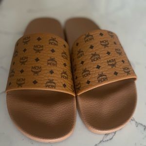 M Monogram Print Slide